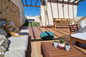 Fast Wi-fi- private rooftop terrace- 2 bed apt